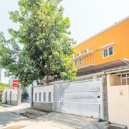 Oyo 863 Tenacity Guest House Syariah Чиребон Экстерьер фото