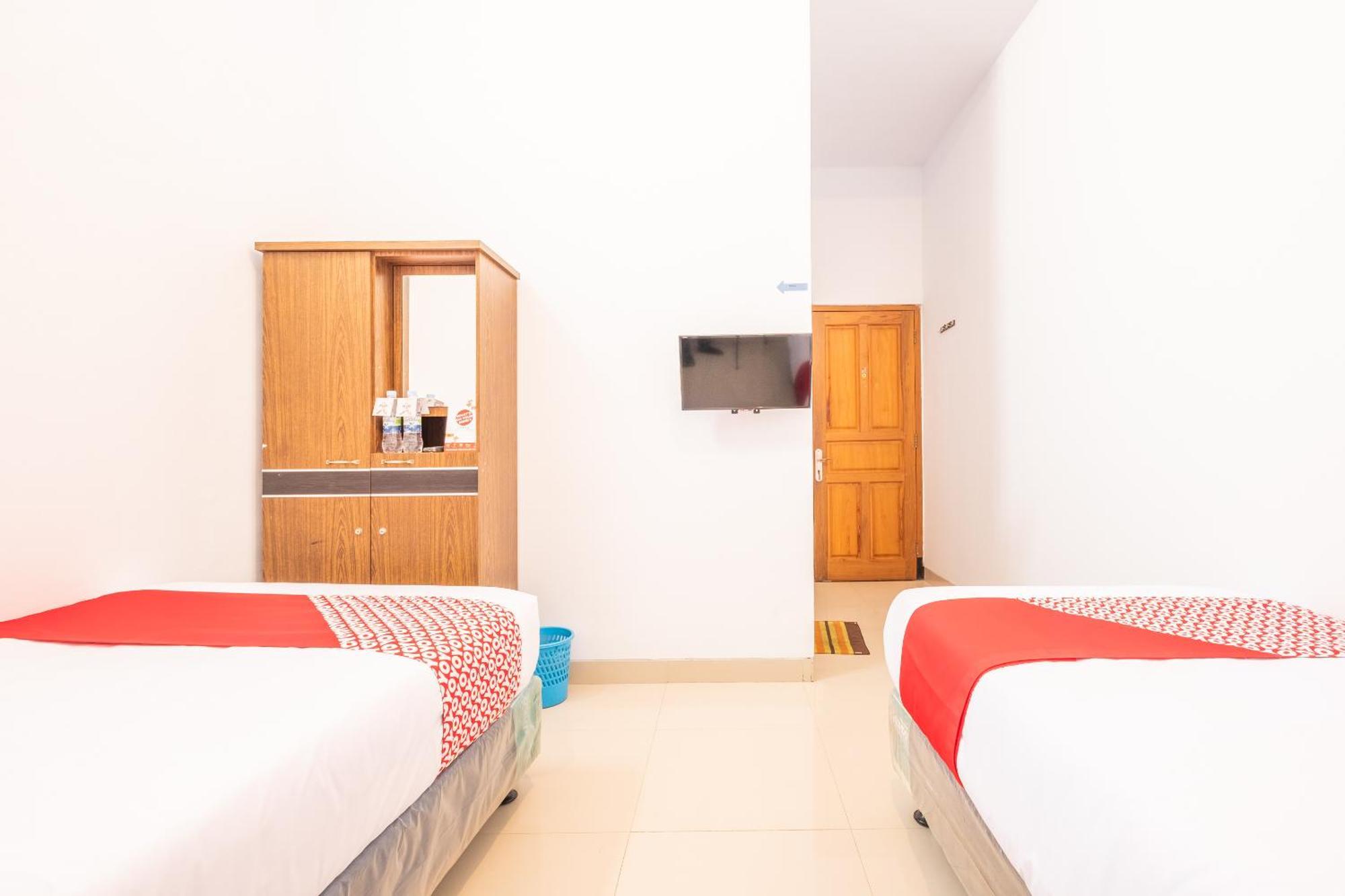 Oyo 863 Tenacity Guest House Syariah Чиребон Экстерьер фото