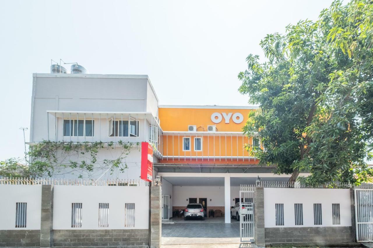 Oyo 863 Tenacity Guest House Syariah Чиребон Экстерьер фото
