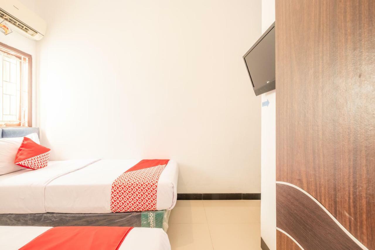Oyo 863 Tenacity Guest House Syariah Чиребон Экстерьер фото