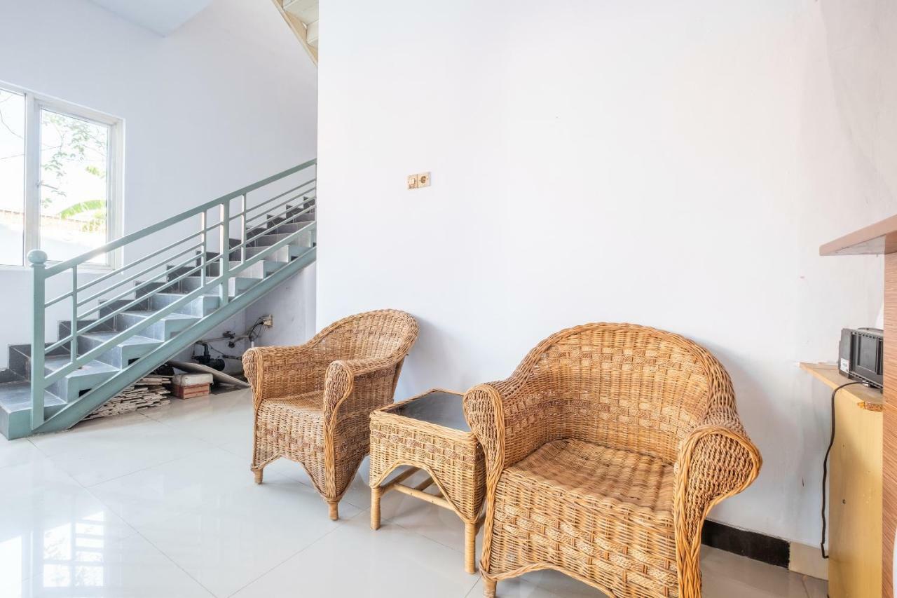 Oyo 863 Tenacity Guest House Syariah Чиребон Экстерьер фото