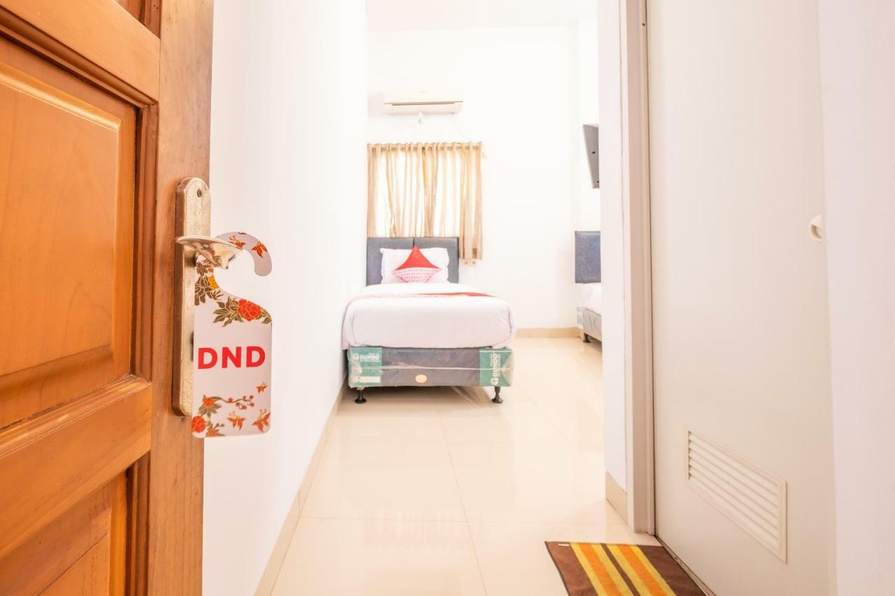 Oyo 863 Tenacity Guest House Syariah Чиребон Экстерьер фото
