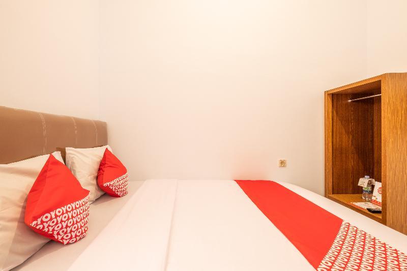 Oyo 863 Tenacity Guest House Syariah Чиребон Экстерьер фото