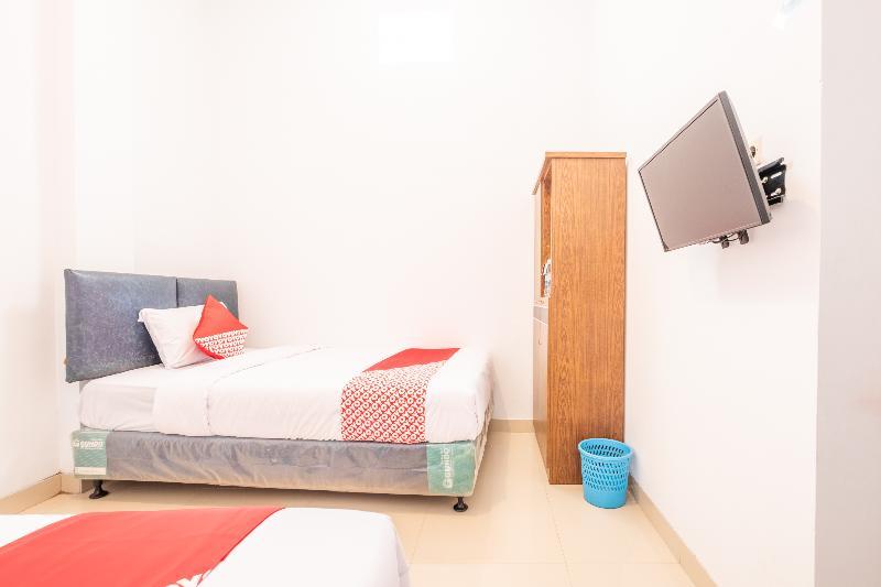 Oyo 863 Tenacity Guest House Syariah Чиребон Экстерьер фото