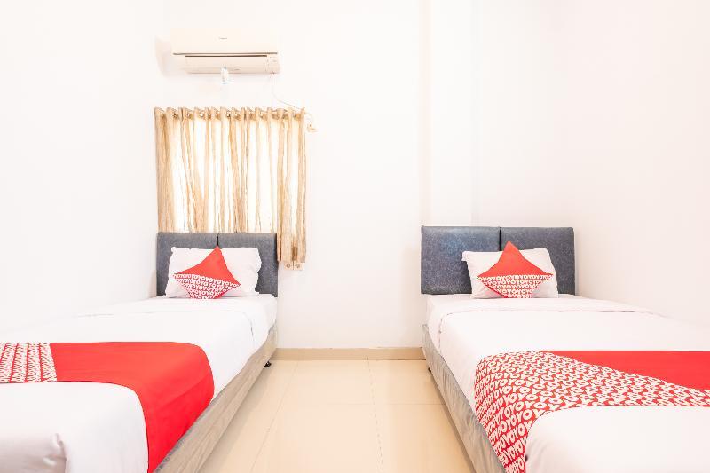 Oyo 863 Tenacity Guest House Syariah Чиребон Экстерьер фото